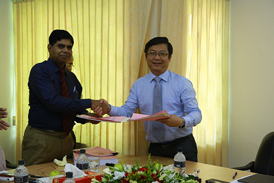 Contract Signed for Construction of Distribution Pipe Network in Kuhlna, Bangladesh